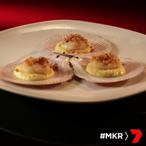 seared scallops with corn puree and crumbed crackling